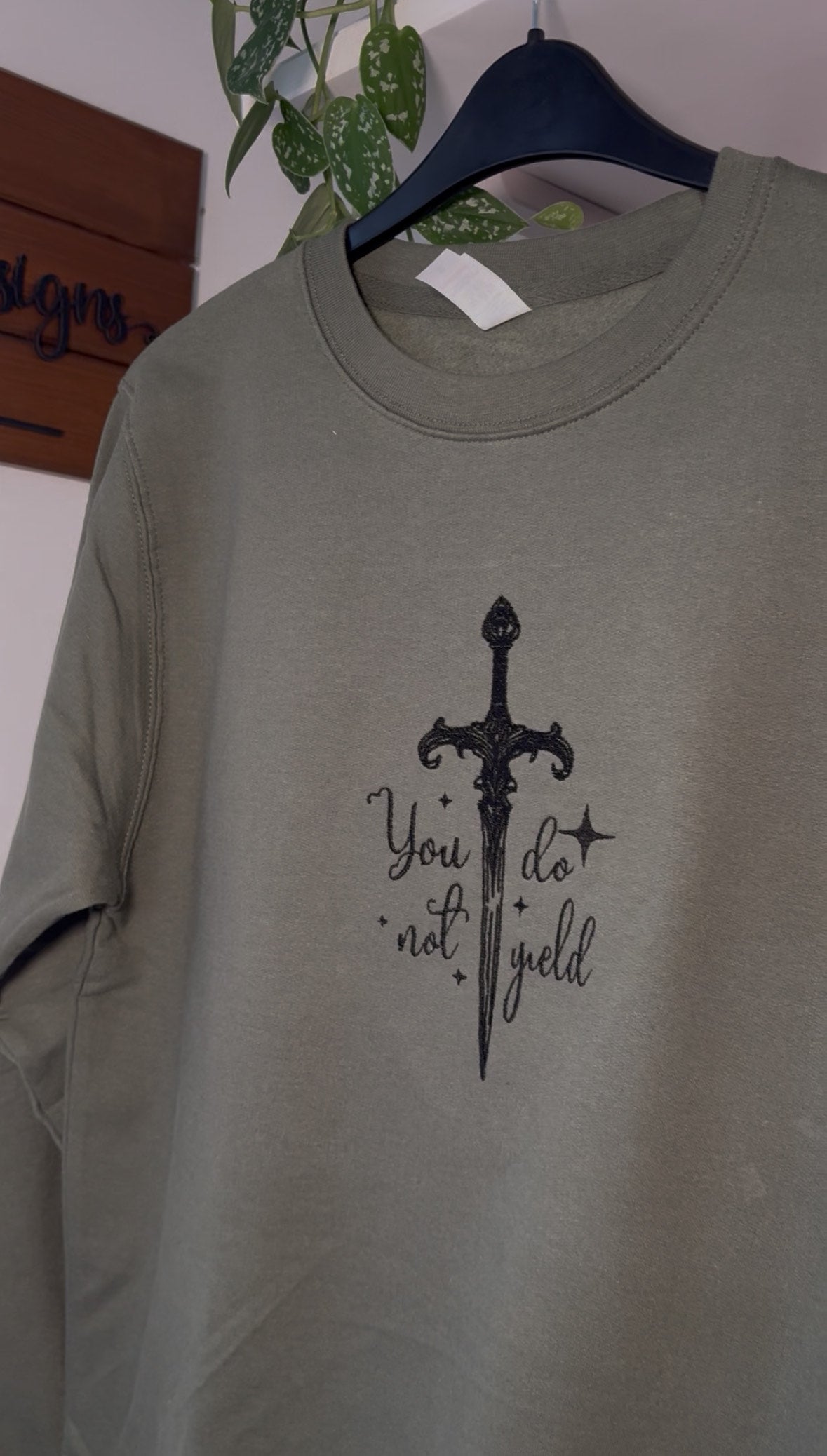 Throne of Glass 'You do not Yield' Sweatshirt